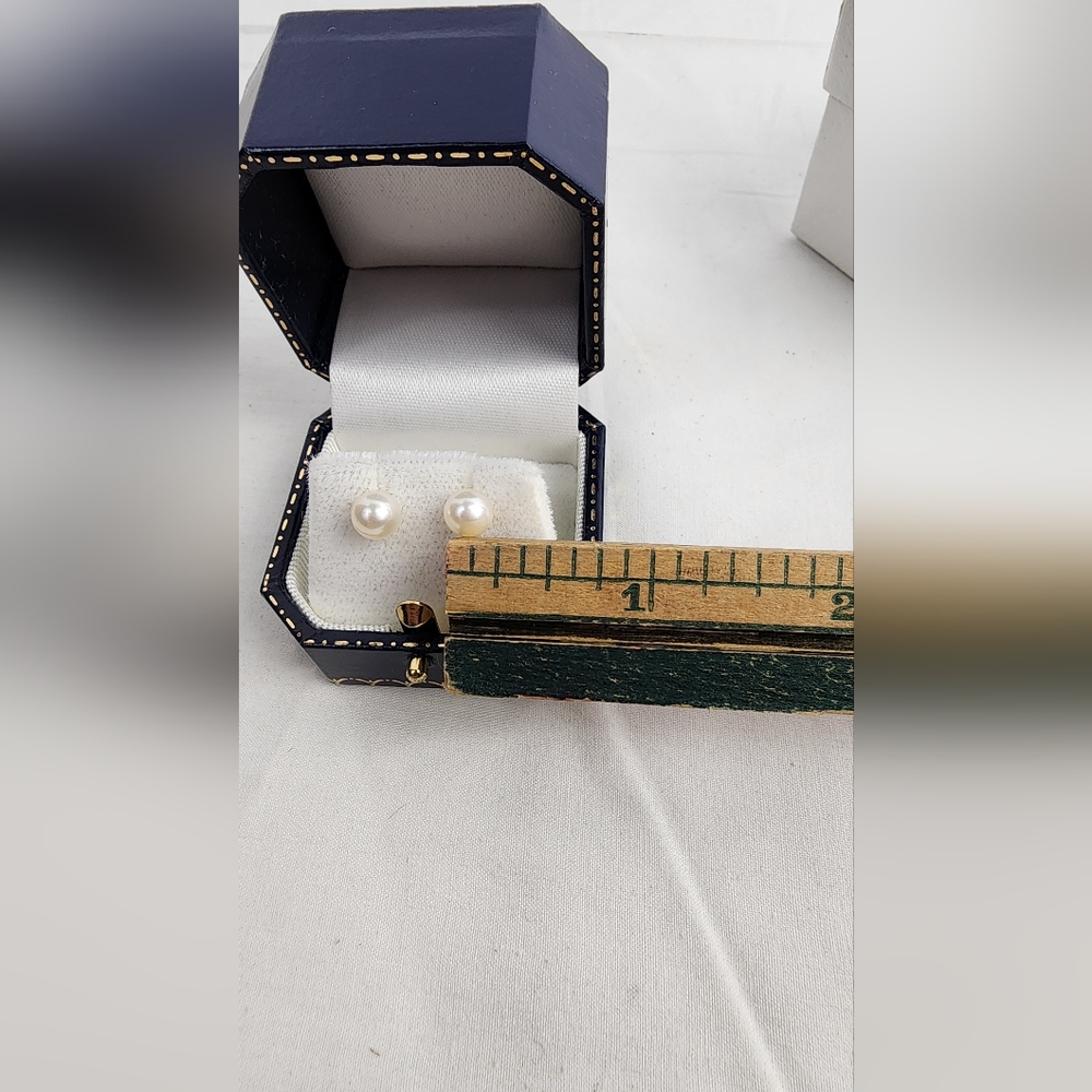❤️ NIB LANDS END SMALL PEARL EARINGS ❤️ - Picture 4 of 6